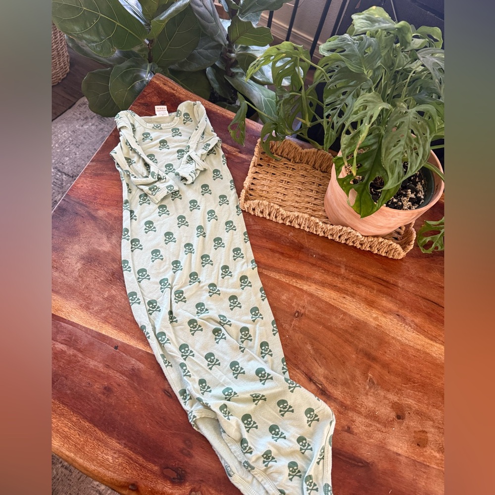 Kate Quinn Green Skull Print knotted gown